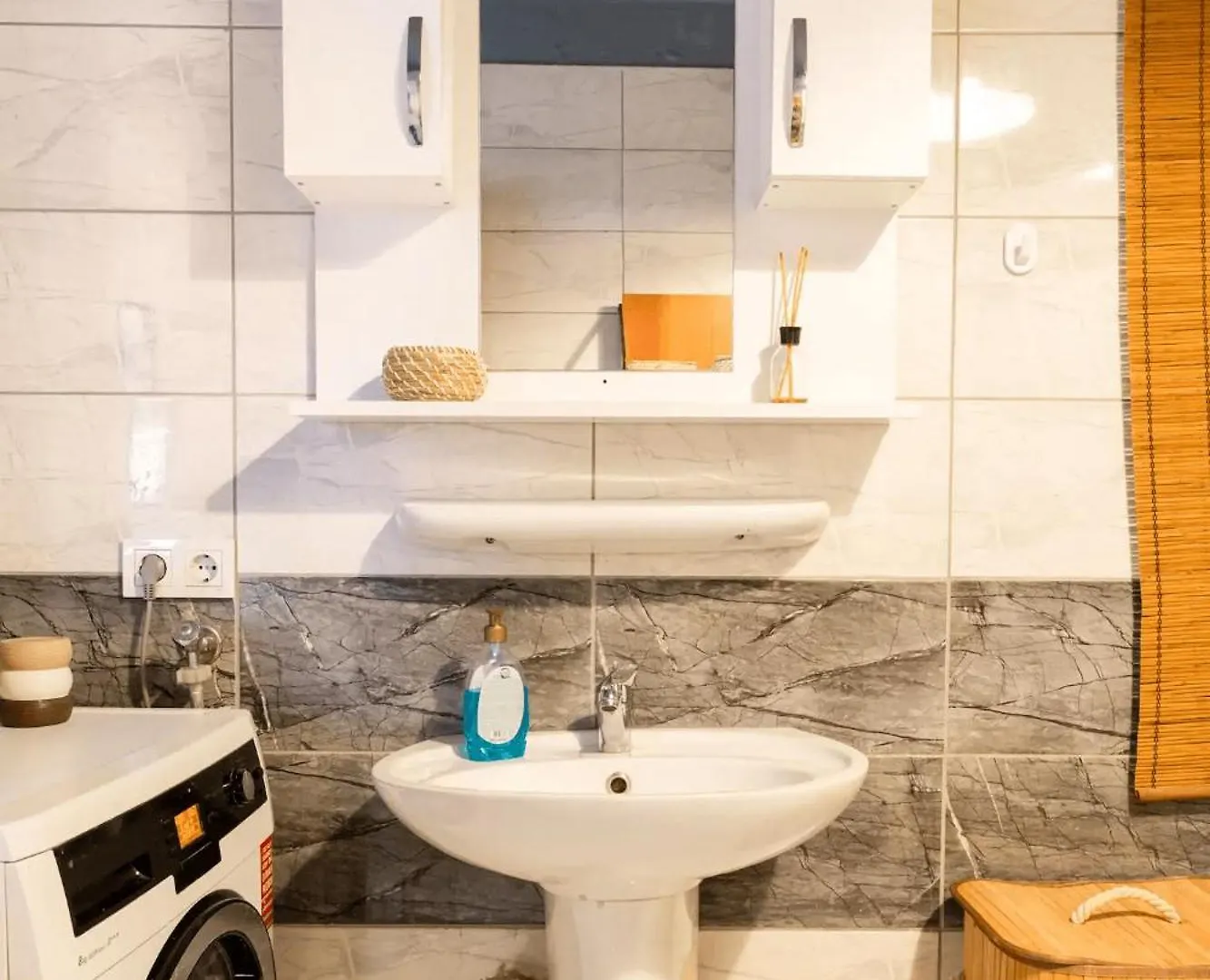 Cozy Flat 6 Min Walking To Taksim Square Apartment Istanbul 0*,  Turkey